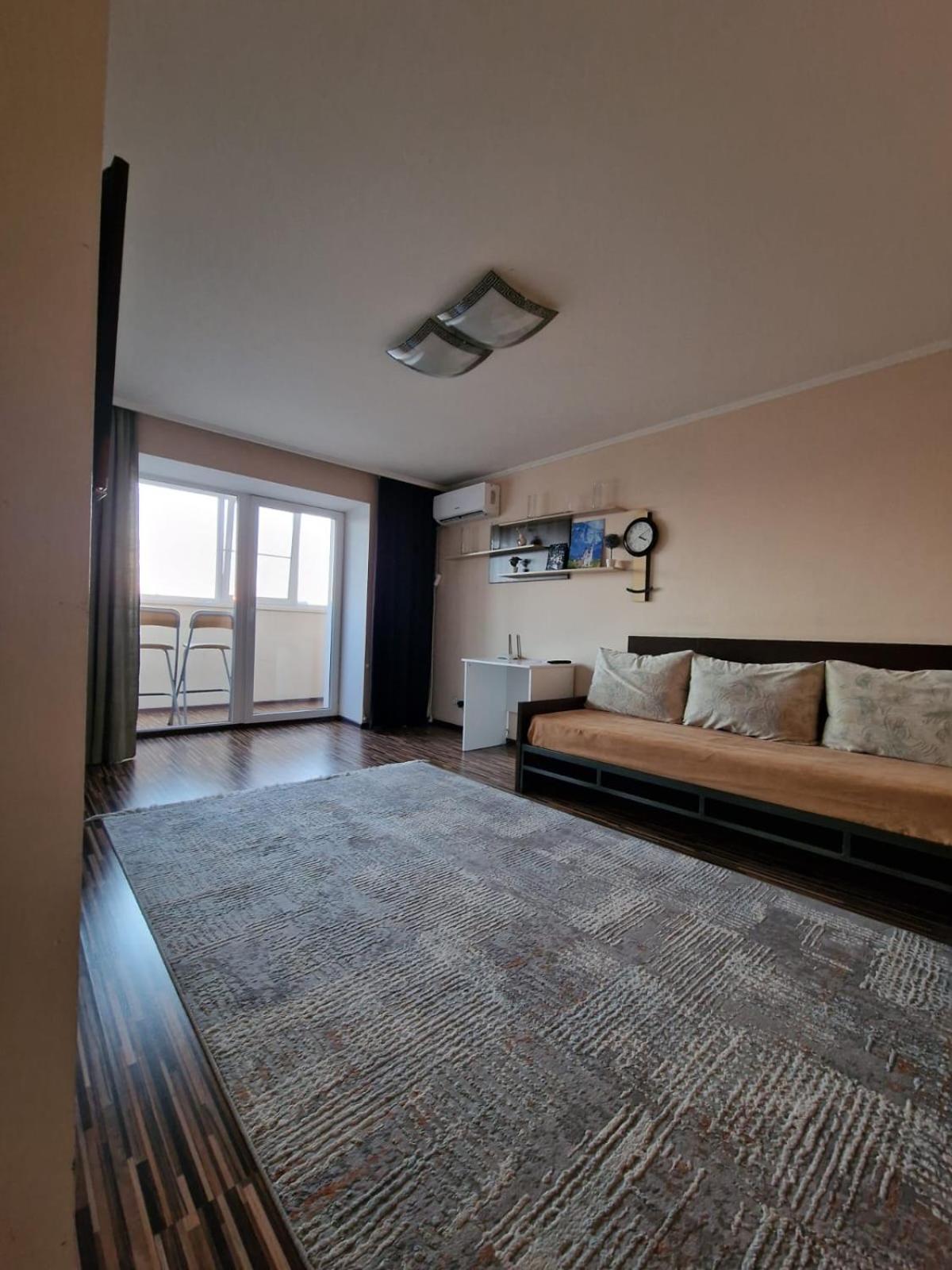 Apartment On Republic Square Öskemen Bagian luar foto
