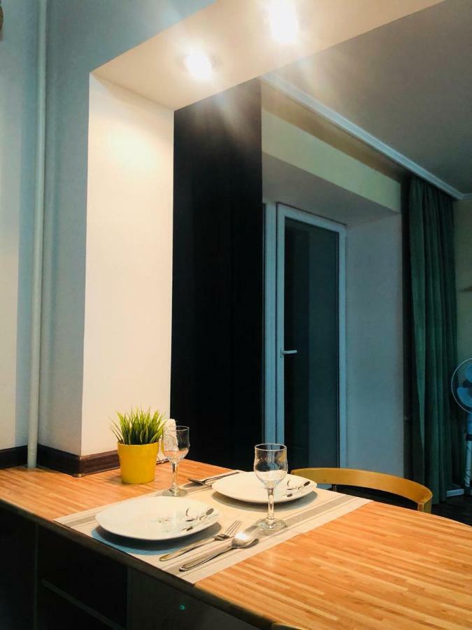 Apartment On Republic Square Öskemen Bagian luar foto
